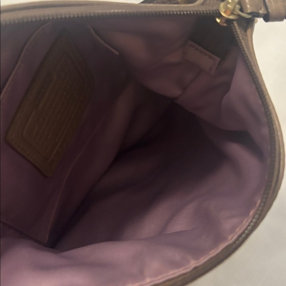 VTG Coach Taupe Pebbled Pleated Leather Crossbody  handbag w/brass accents Y2K - Picture 4 of 12